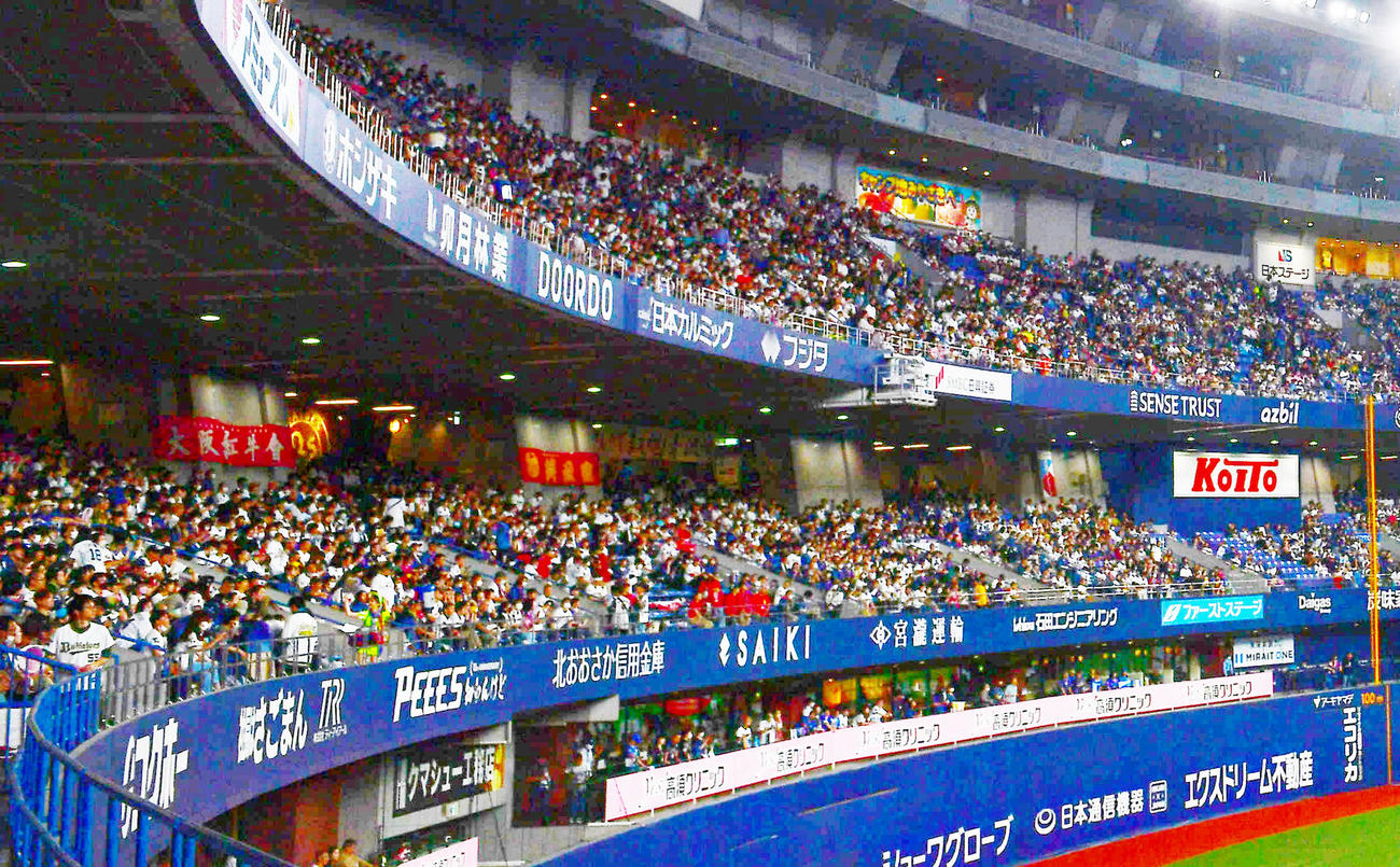 オリックス対DeNA　満員御礼の京セラドーム大阪（撮影・前岡正明）