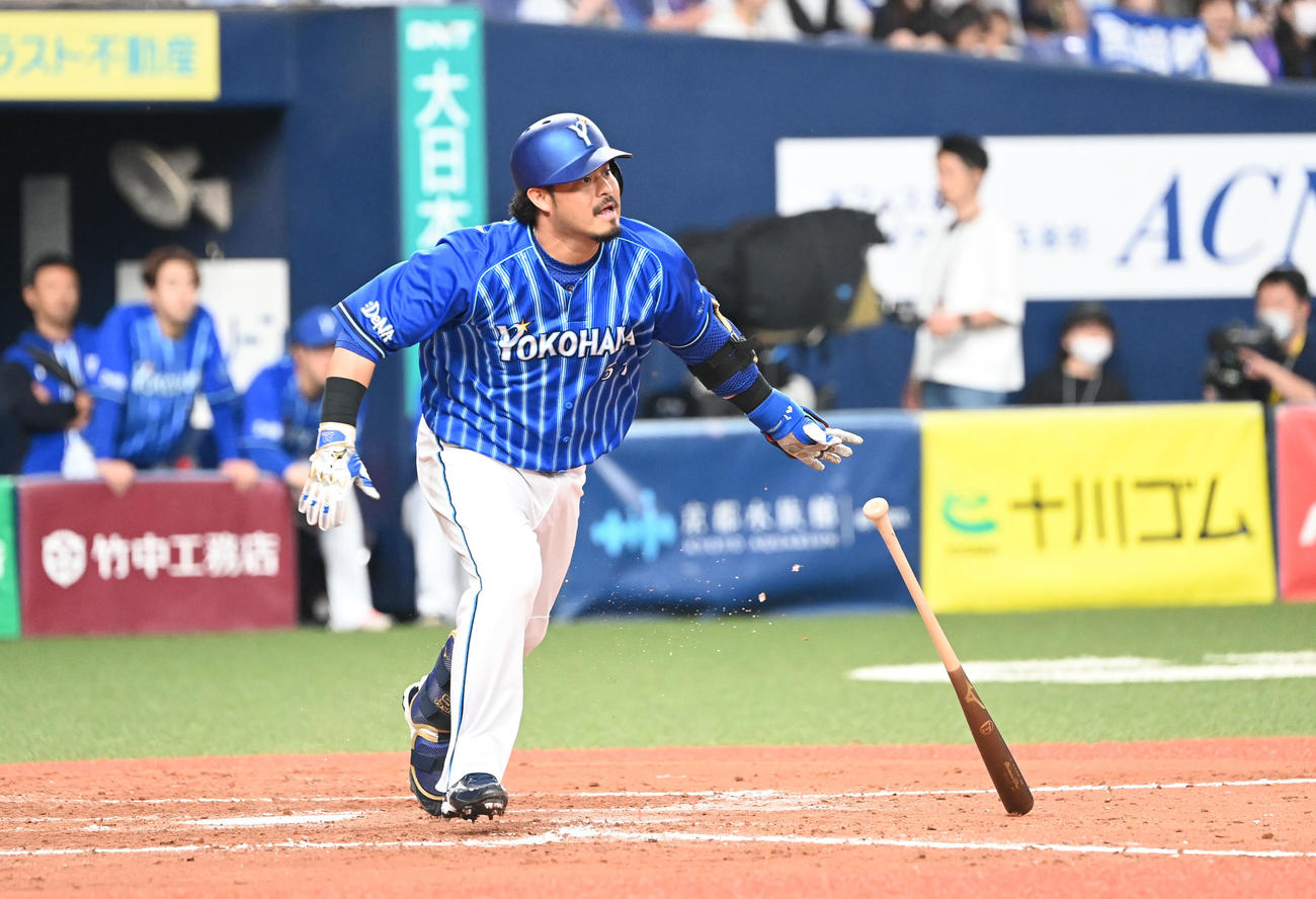 オリックス対DeNA 8回表DeNA1死二塁、一ゴロに倒れる宮崎（撮影・和賀正仁）