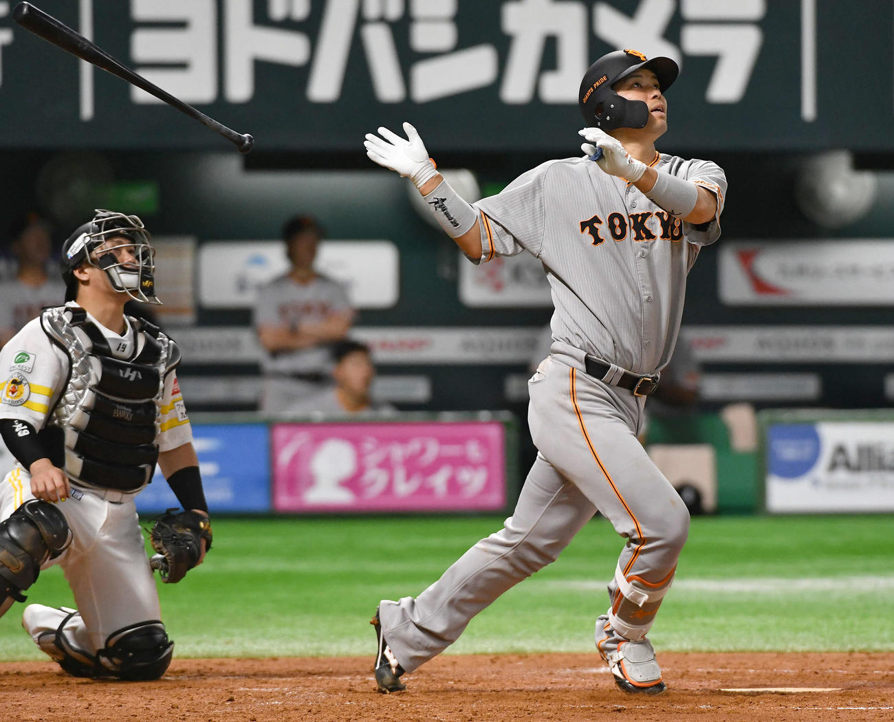 ソフトバンク対巨人　4回表巨人2死一、二塁、大城卓は逆転の右越え3点本塁打を放つ（撮影・岩下翔太）