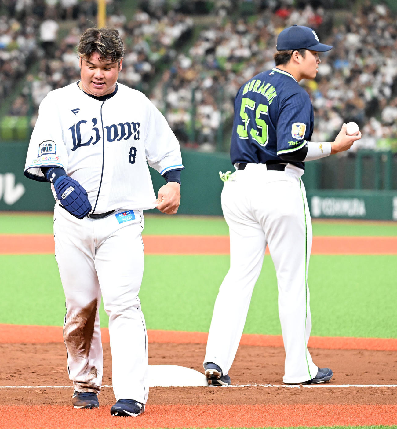 西武対ヤクルト　2回裏西武1死二塁、三盗を狙うもアウトになる渡部（撮影・たえ見朱実）