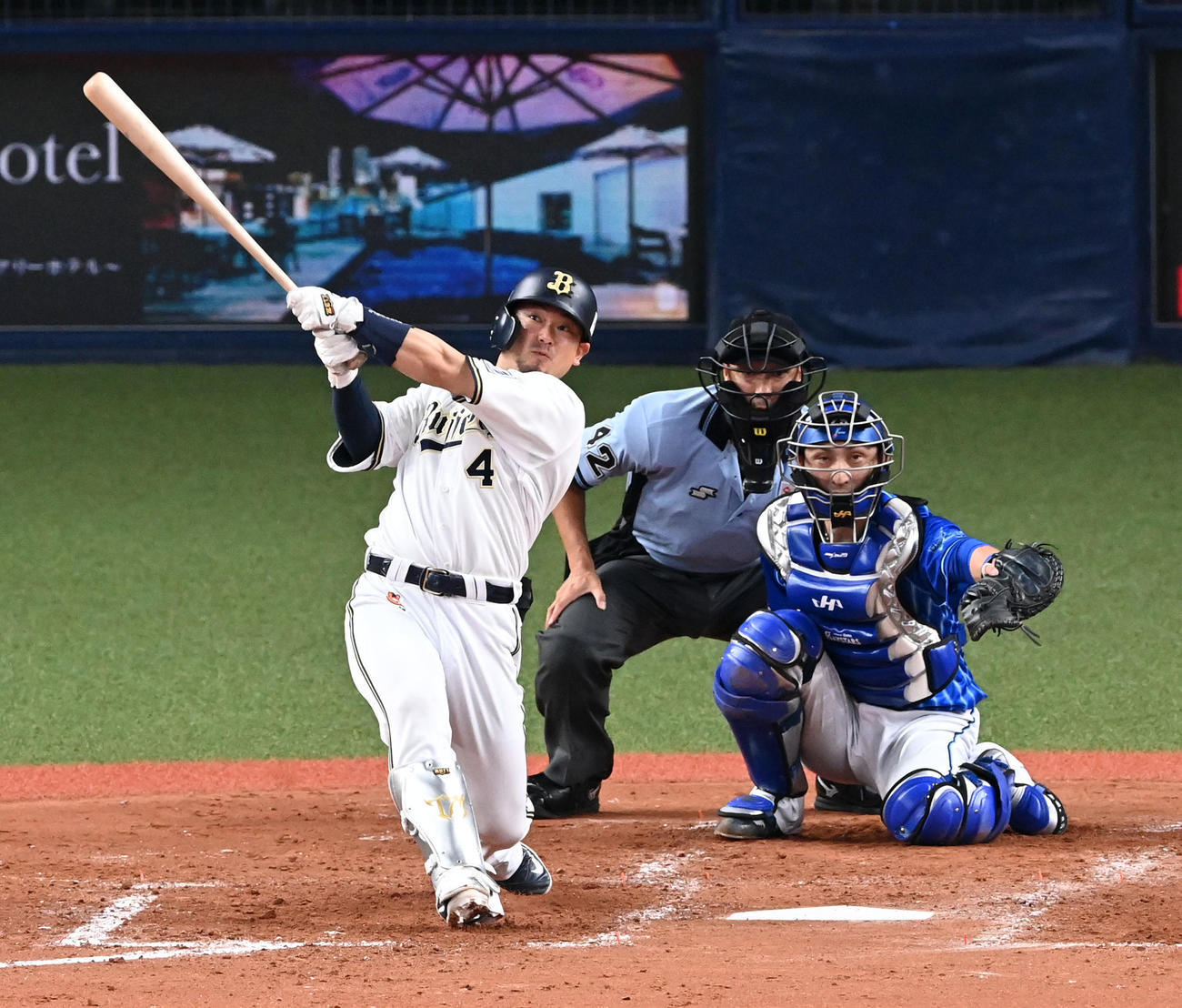 オリックス対DeNA 4回裏オリックス1死、森は右中間に先制本塁打を放つ（撮影・前岡正明）