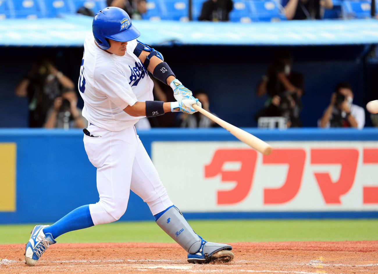 青学大対富士大　2回表青学大2死二、三塁、中野は中越え2点適時二塁打を放つ（撮影・浅見桂子）