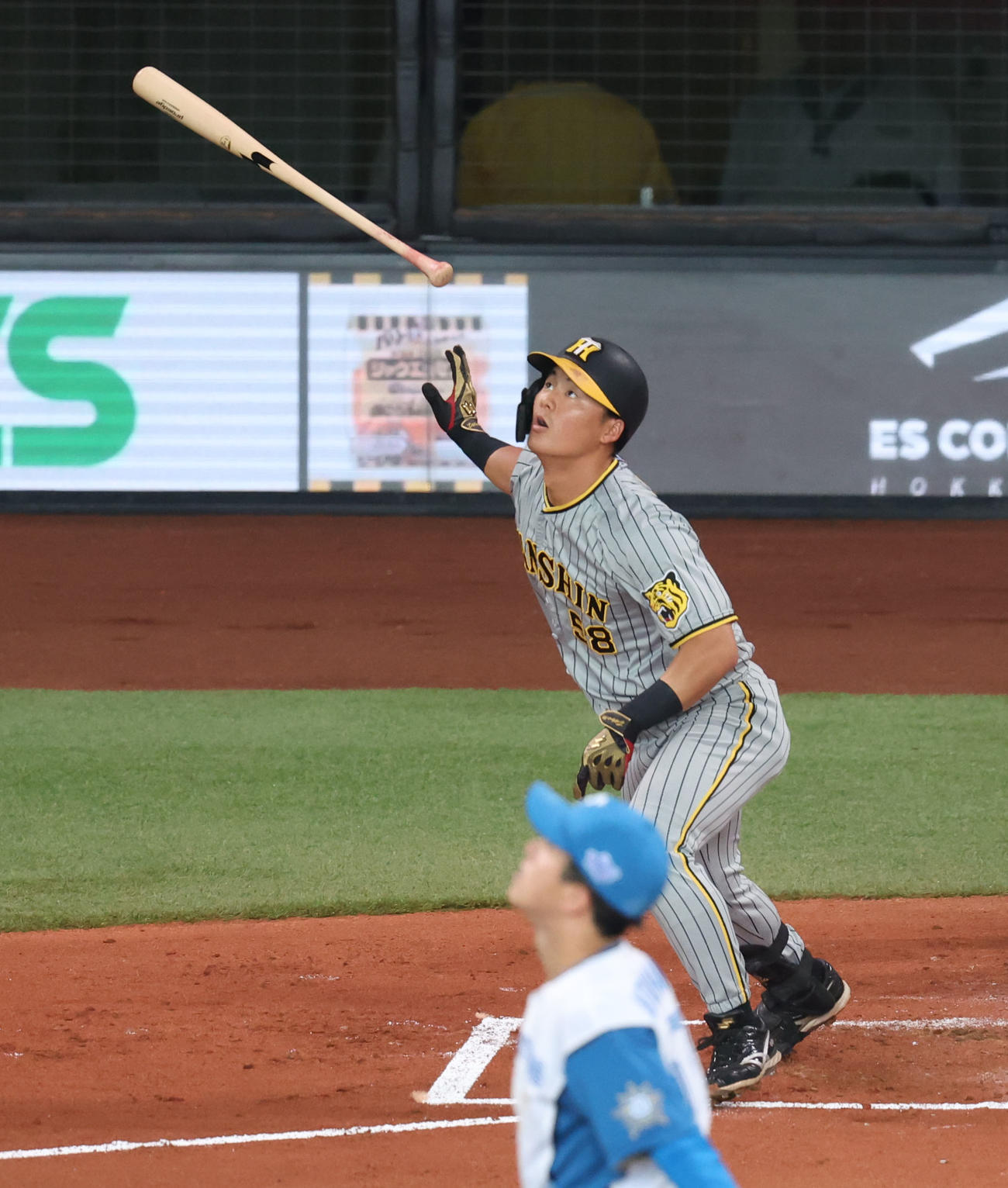 日本ハム対阪神　2回表阪神1死、前川はフェンス直撃の三塁打を放つ。投手北山（撮影・佐藤翔太）