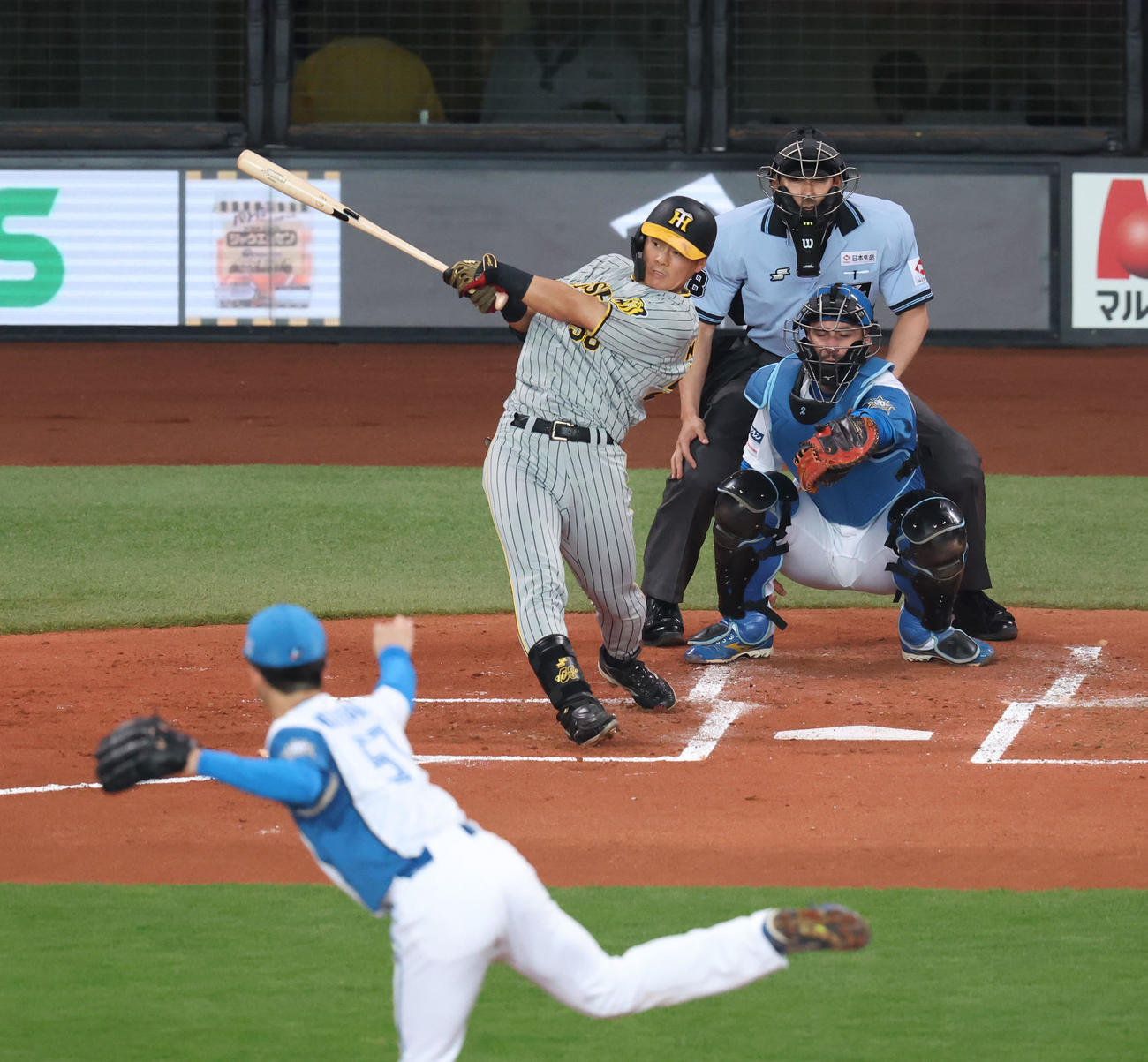 日本ハム対阪神　2回表阪神1死、前川はフェンス直撃の三塁打を放つ。投手北山（撮影・佐藤翔太）
