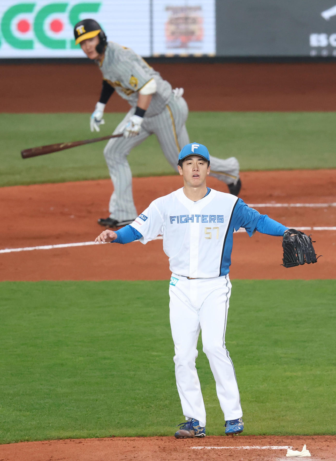 日本ハム対阪神　2回表阪神1死三塁、渡辺諒に先制となる中前適時打を浴びる北山（撮影・佐藤翔太）