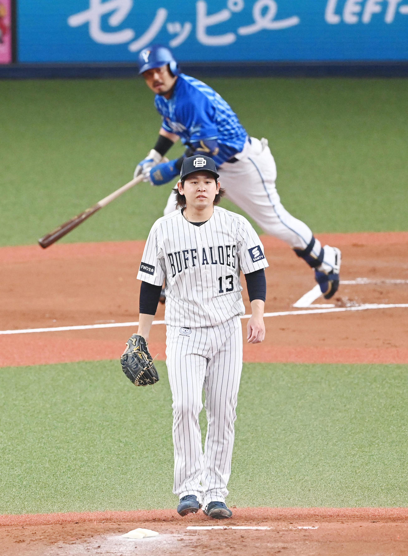 オリックス対DeNA 1回表DeNA1死満塁、宮崎に走者一掃の先制適時二塁打を打たれた宮城（撮影・前岡正明）