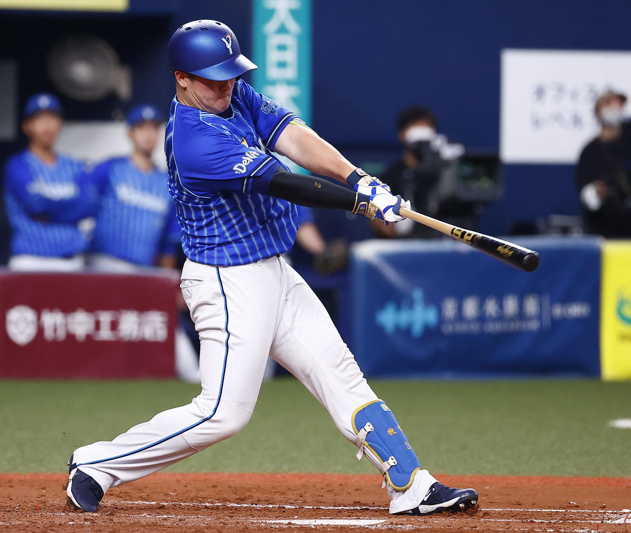 オリックス対DeNA 2回表DeNA2死一塁、牧が中越えに2ランを放つ（撮影・藤尾明華）