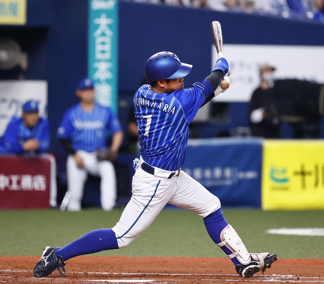 オリックス対DeNA 2回表DeNA無死、桑原が左越えに本塁打を放つ（撮影・藤尾明華）