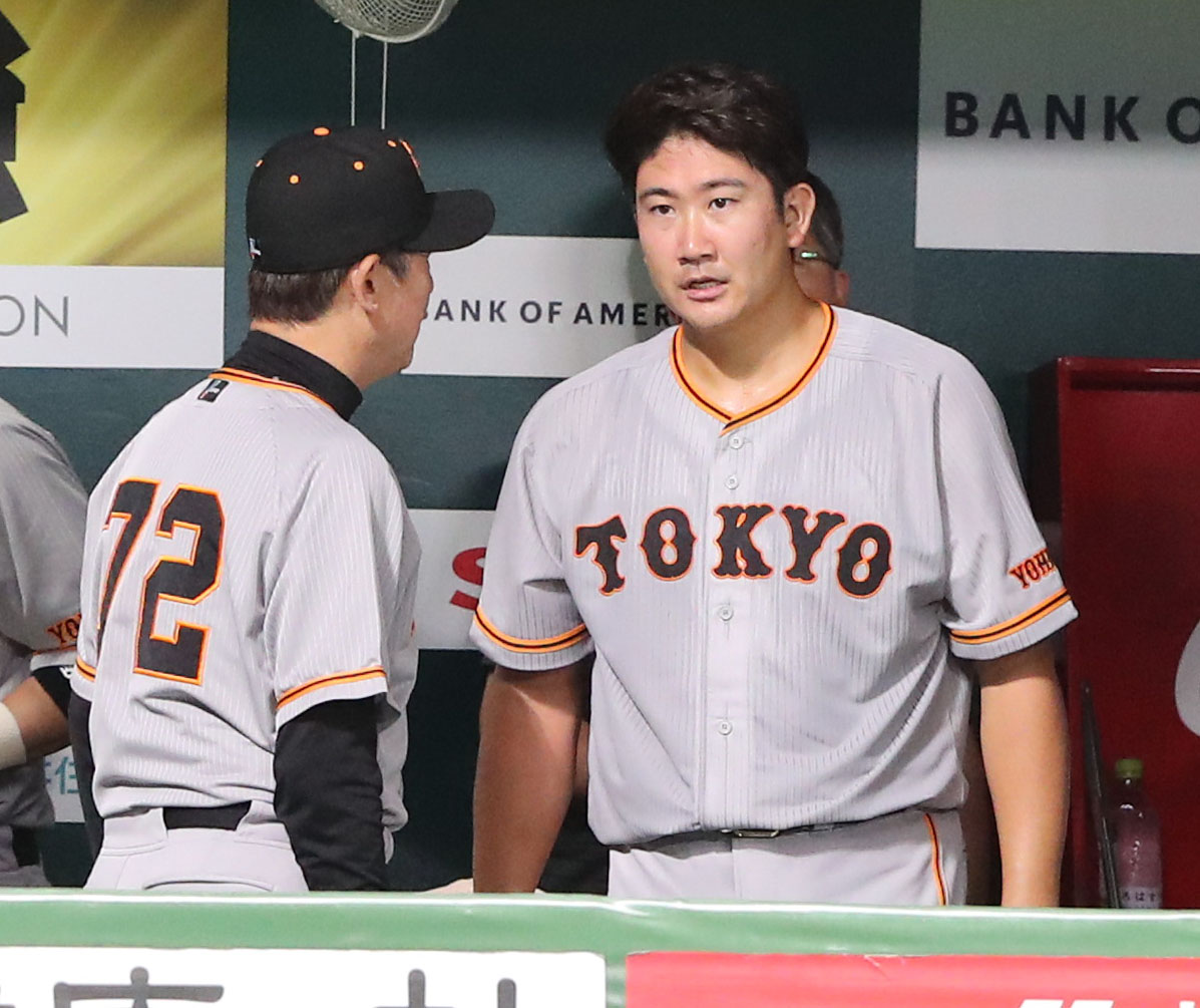 ソフトバンク対巨人　4回を投げ終えた菅野（撮影・梅根麻紀）