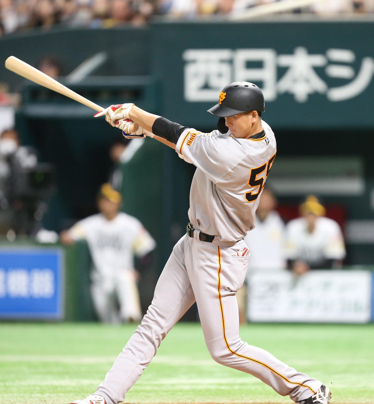 ソフトバンク対巨人　5回表巨人1死満塁、秋広は同点となる右前適時打を放つ（撮影・冨田成美）