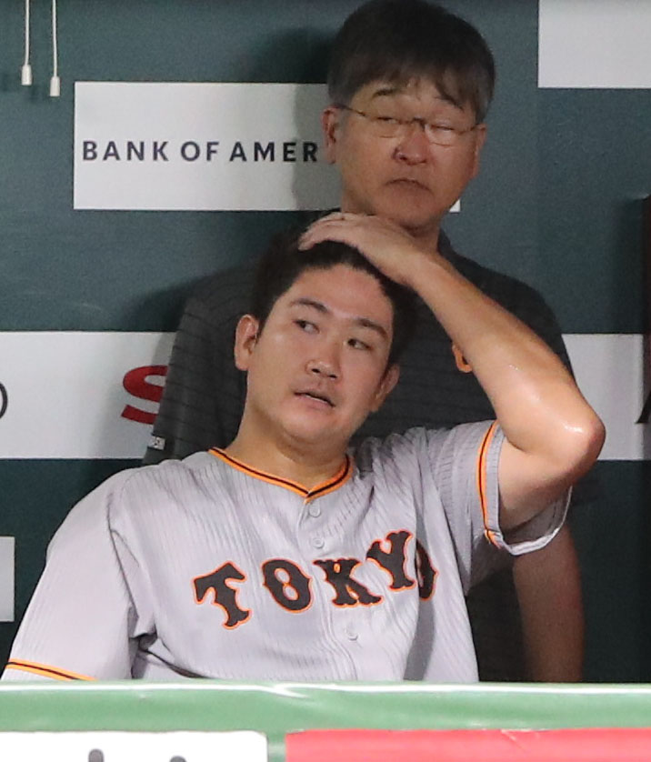 ソフトバンク対巨人　4回を投げ終えた菅野（撮影・梅根麻紀）
