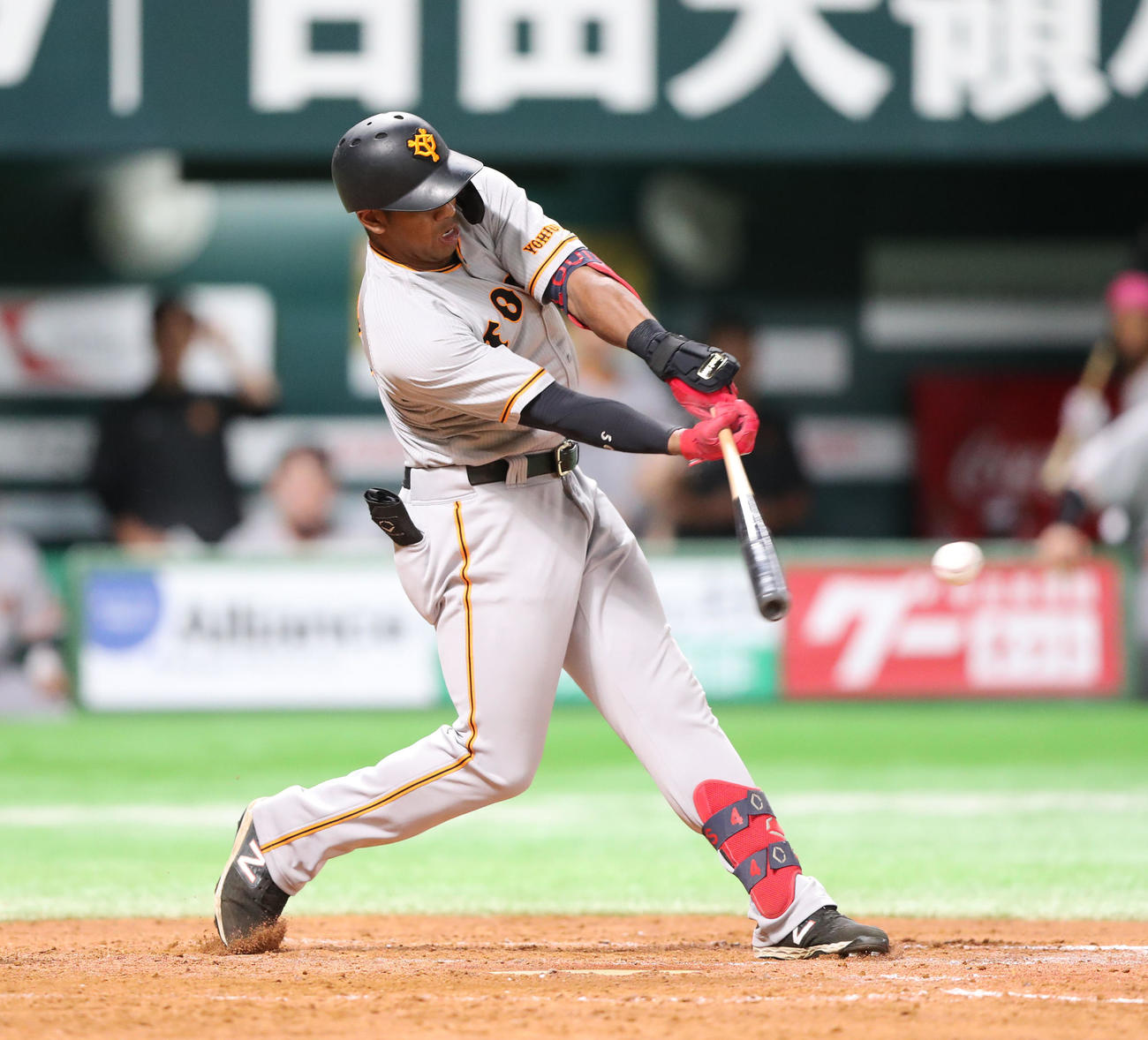 ソフトバンク対巨人　5回表巨人1死一、二塁、オコエは右前に適時打を放つ（撮影・梅根麻紀）