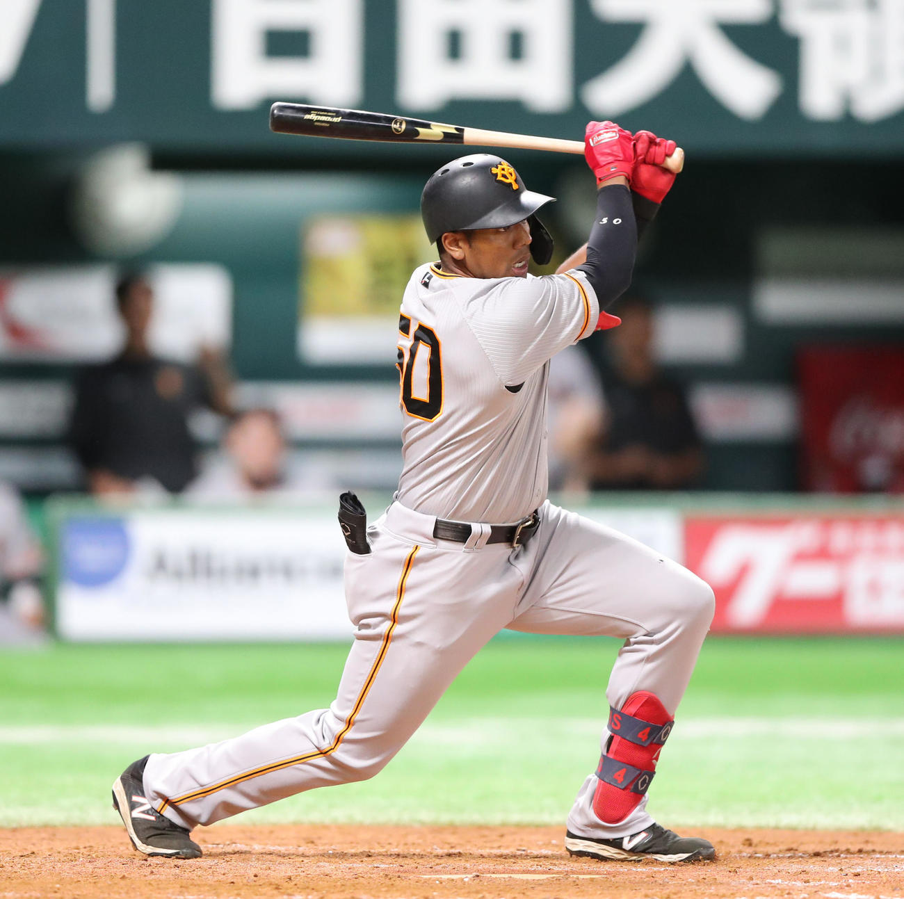ソフトバンク対巨人　5回表巨人1死一、二塁、オコエは右前に適時打を放つ（撮影・梅根麻紀）