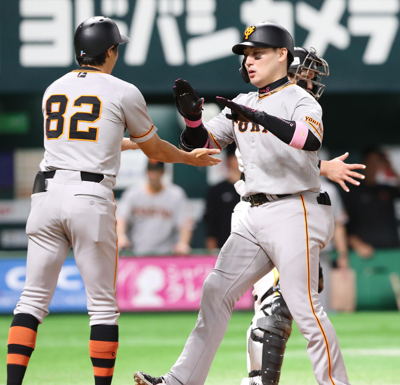 ソフトバンク対巨人　5回表巨人無死、丸は右越えに本塁打を放つ（撮影・梅根麻紀）