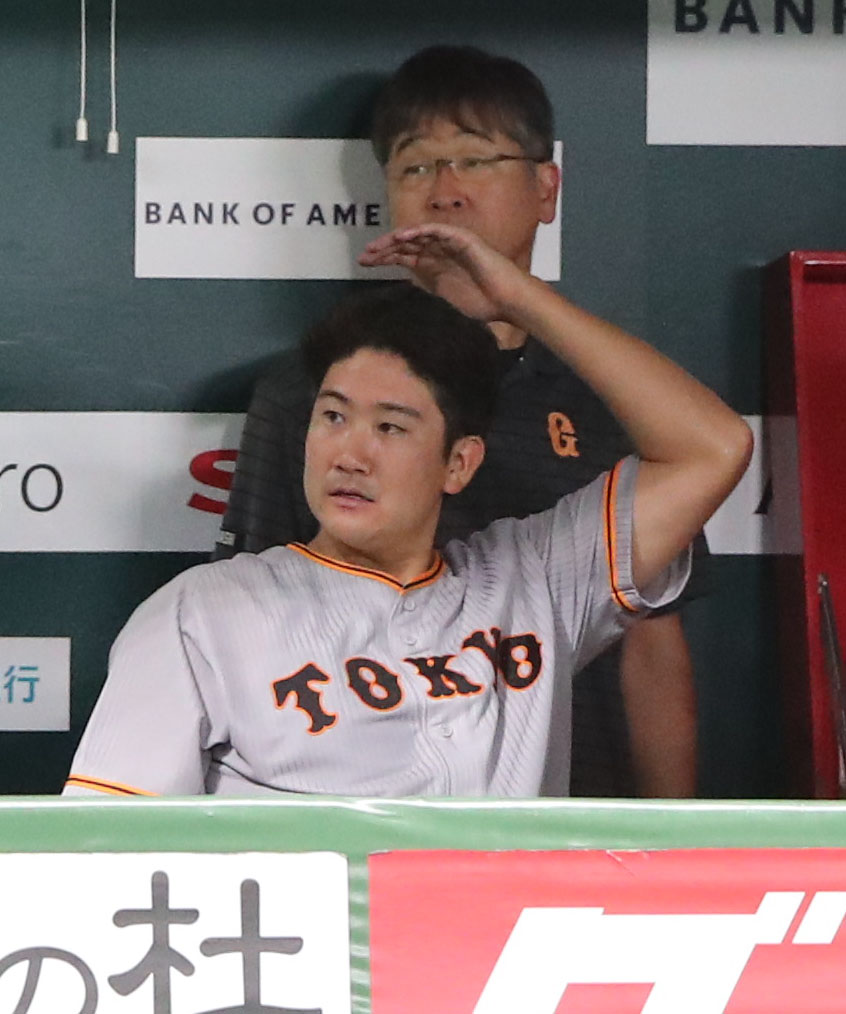 ソフトバンク対巨人　4回を投げ終えた菅野（撮影・梅根麻紀）