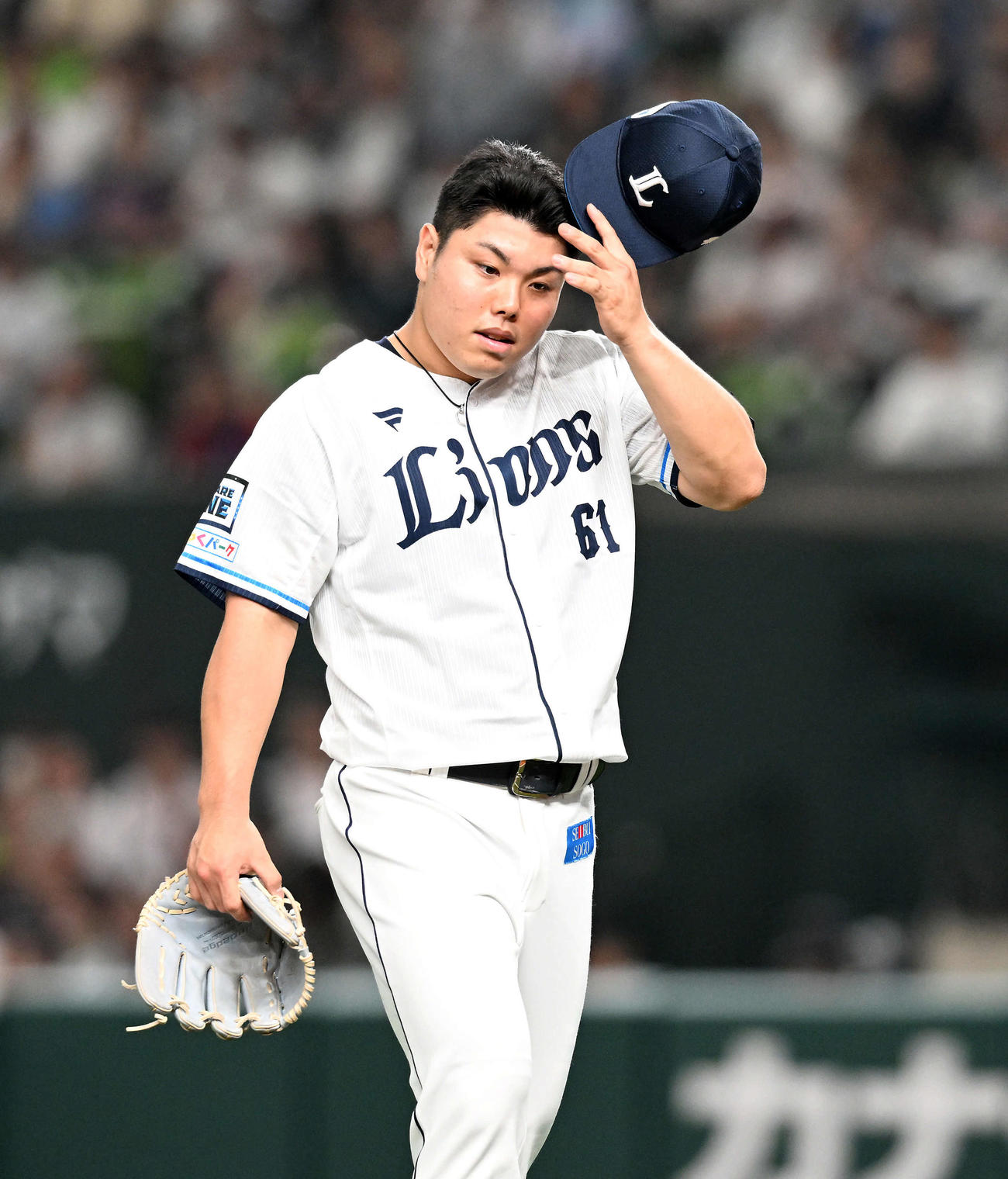 西武対ヤクルト　2回表、ヤクルトに2点献上し浮かない表情の平良（撮影・たえ見朱実）