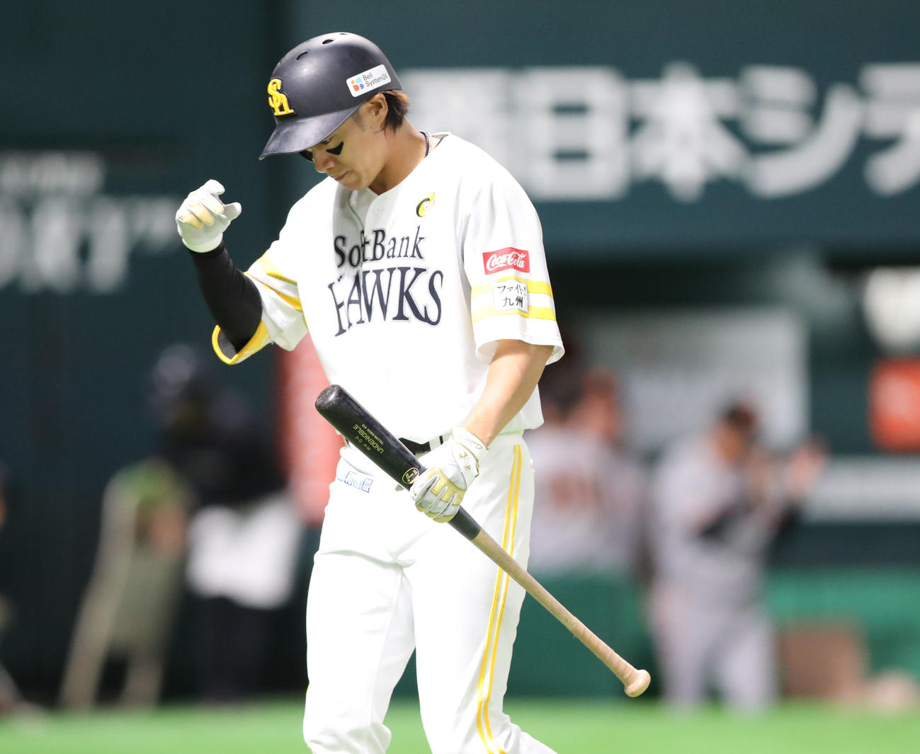ソフトバンク対巨人　9回裏ソフトバンク2死一塁、柳田は空振りの三振に終わる（撮影・梅根麻紀）