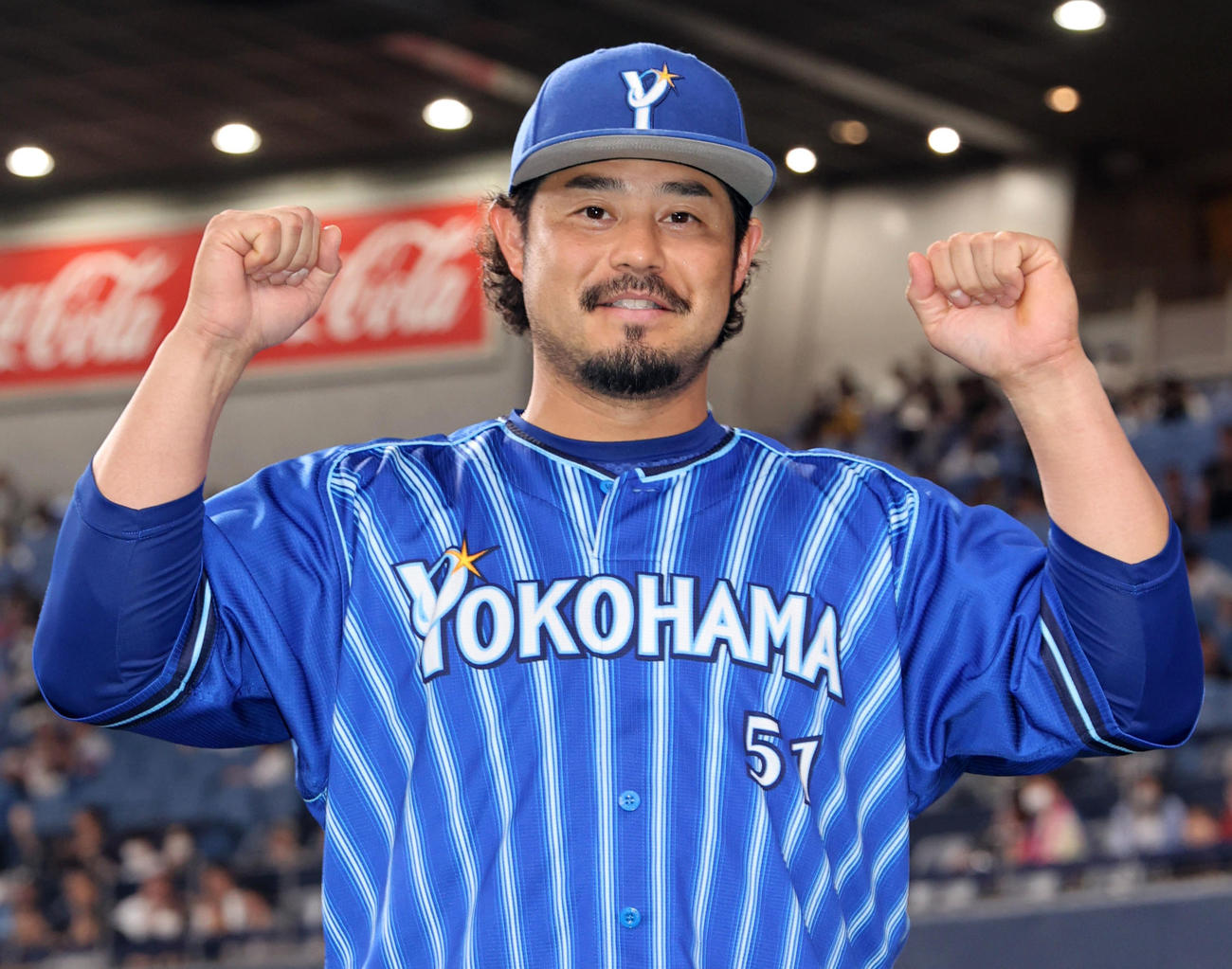 オリックス対DeNA　オリックスに勝利し、ポーズをとるDeNA宮崎（撮影・藤尾明華）