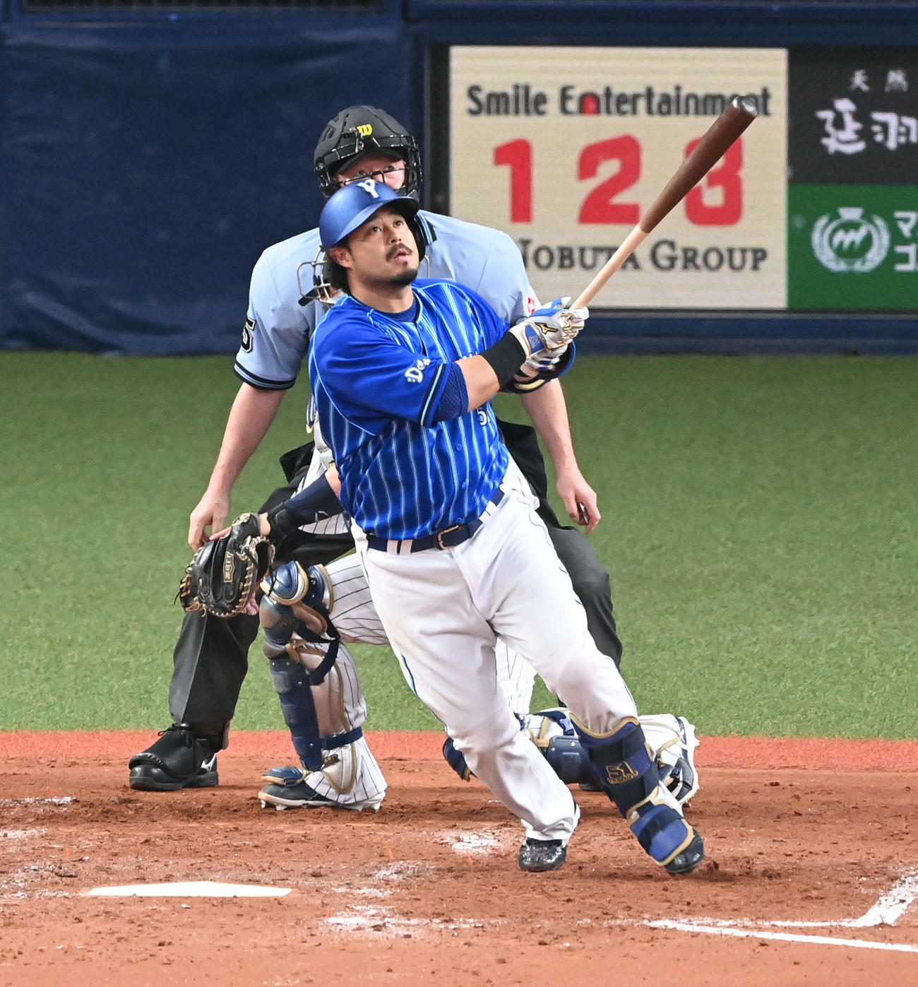 オリックス対DeNA 5回表DeNA2死、宮崎は左越えソロ本塁打を放つ（撮影・前岡正明）