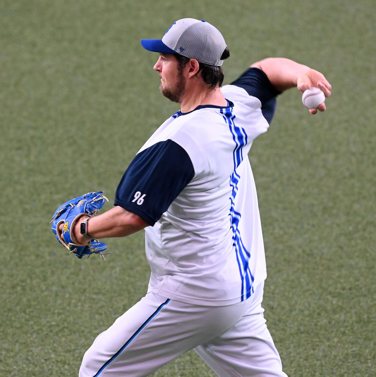 オリックス対DeNA　キャッチボールを行うDeNAバウアー（撮影・前岡正明）