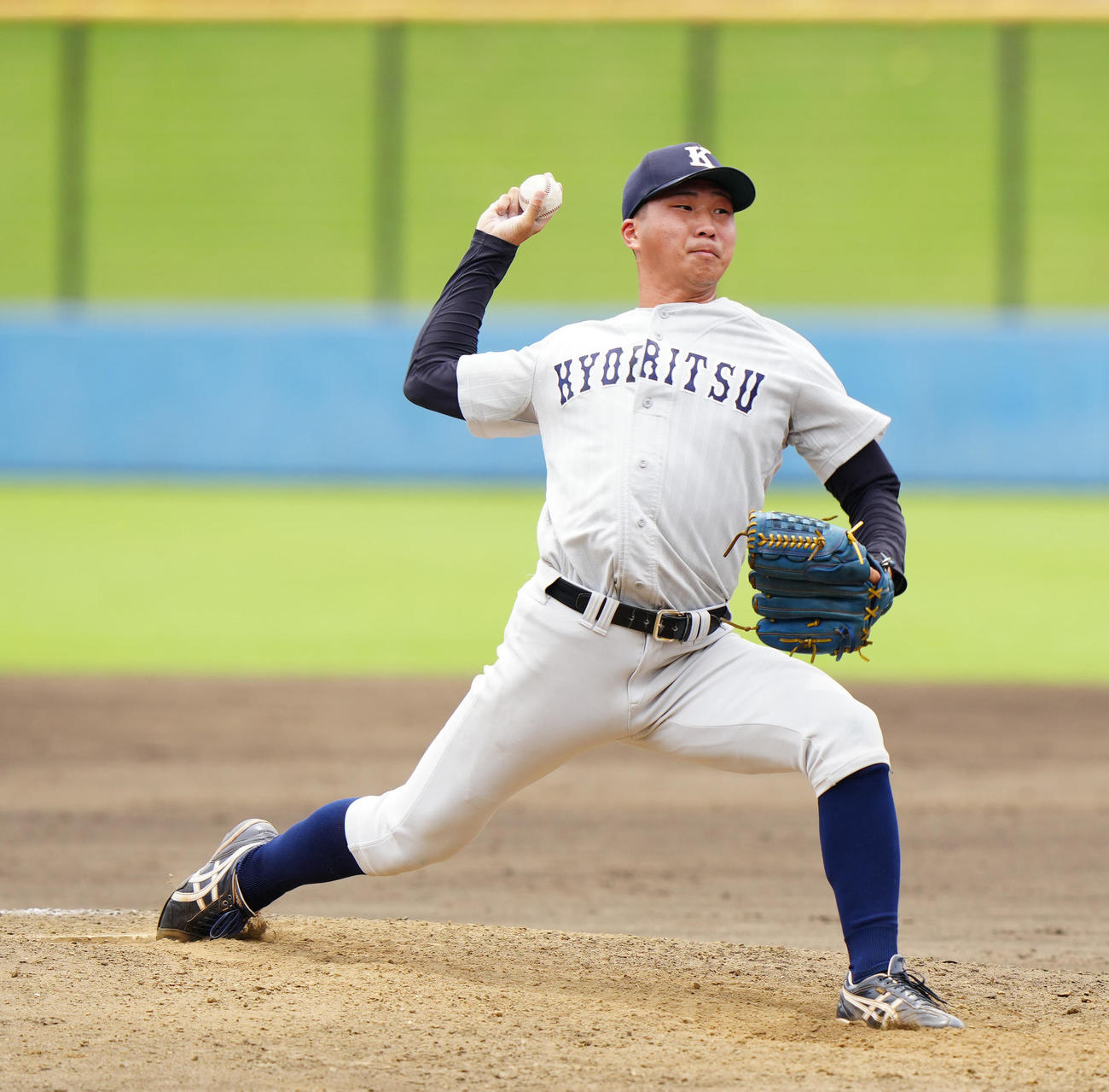 紅白戦の1試合目　白組4番手の九共大・木村（撮影・江口和貴）