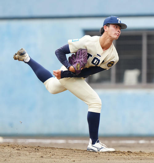 紅白戦の2試合目　紅組2番手の桐蔭横浜大・古謝（撮影・江口和貴）