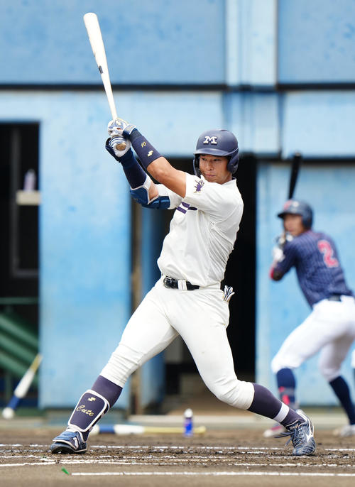 紅白戦の1試合目　1回裏紅組1死一塁、左前打を放つ上田希（撮影・江口和貴）