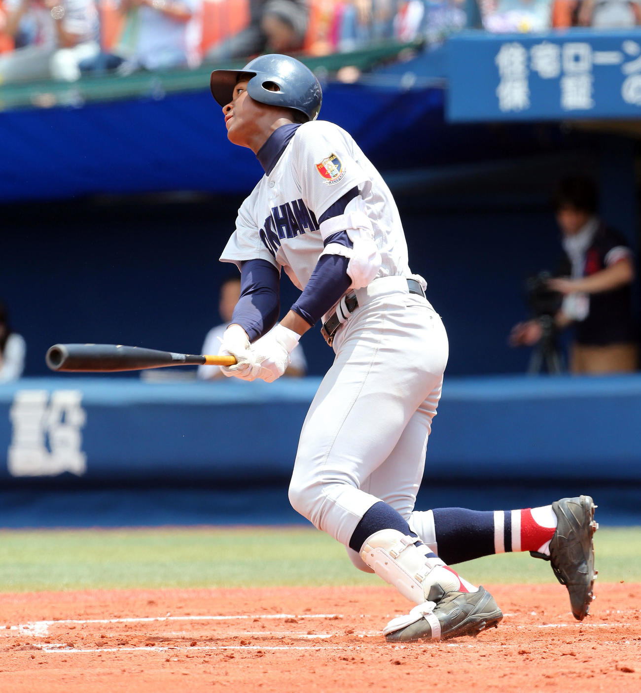 16年神奈川大会3回戦の松陽戦で看板直撃弾を放つ横浜1年の万波中正