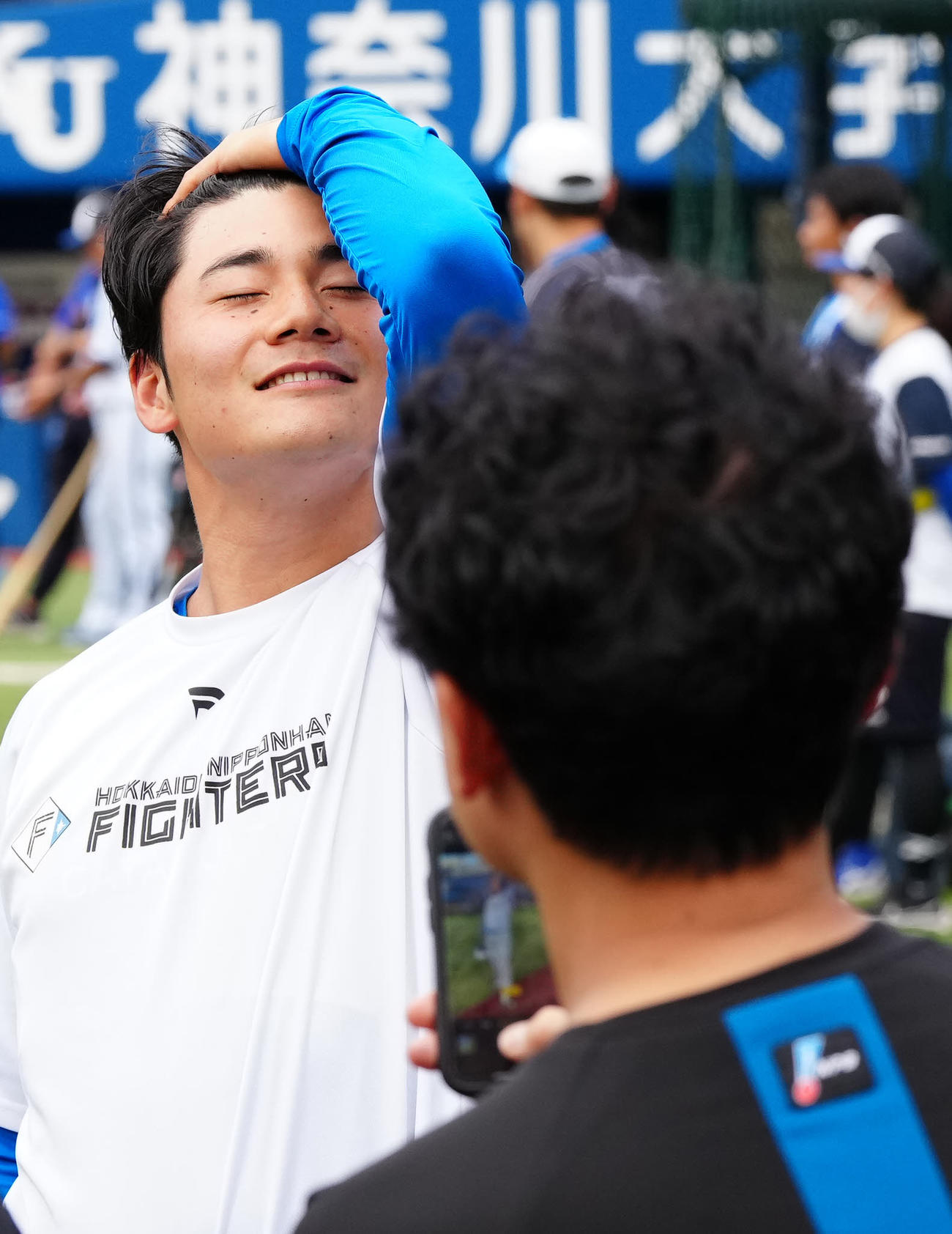 DeNA対日本ハム　試合前、写真撮影でポーズを決める日本ハム清宮（撮影・江口和貴）