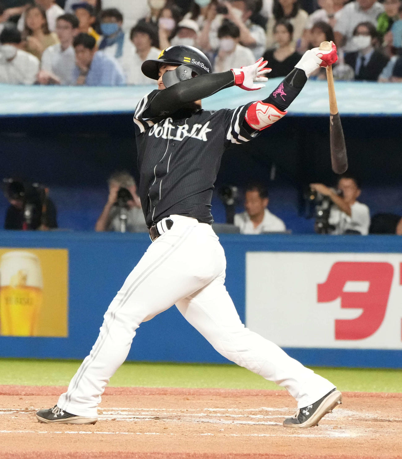 ヤクルト対ソフトバンク　7回表ソフトバンク1死二塁、今宮は左越えに2点本塁打を放つ（撮影・小沢裕）