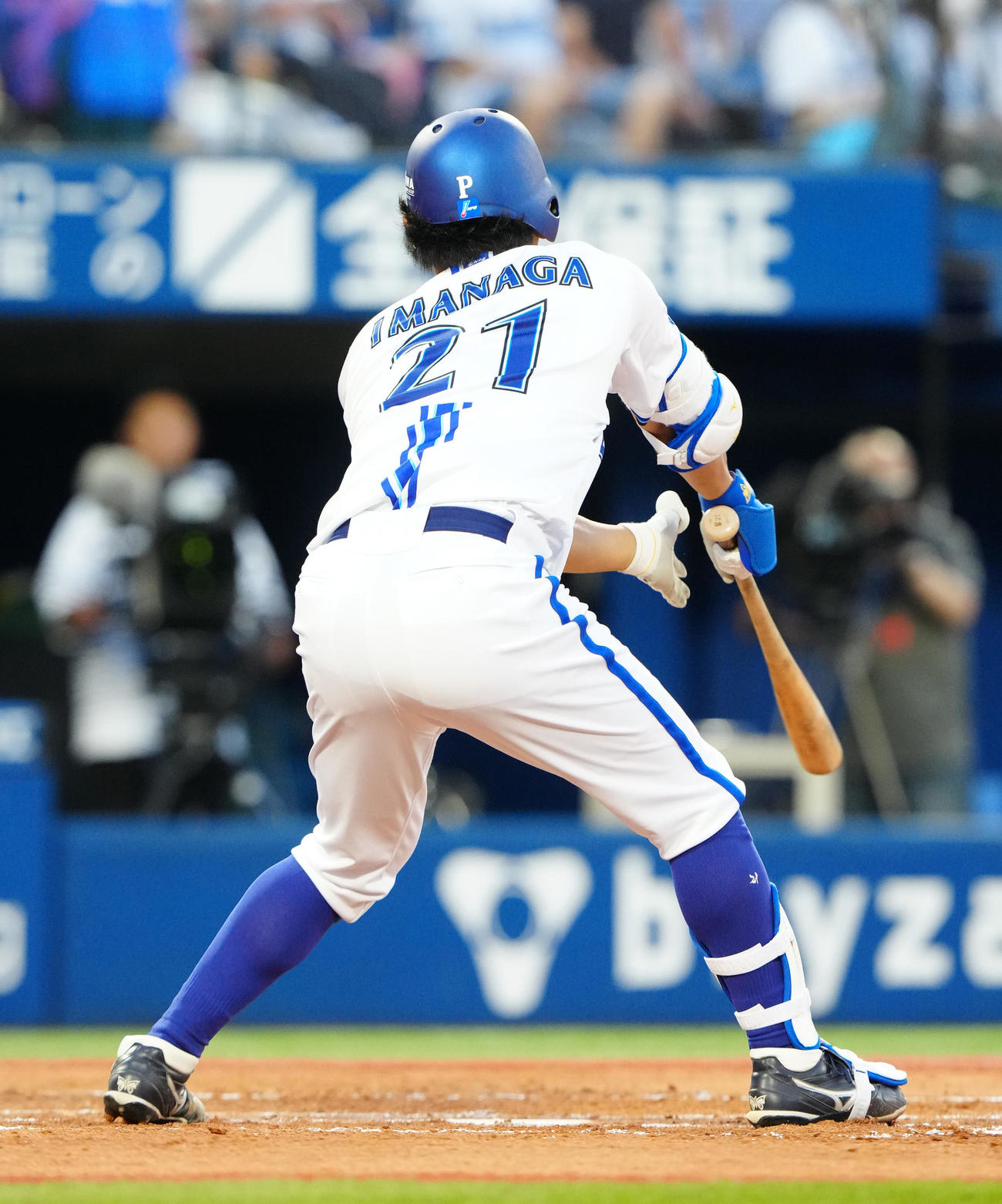 DeNA対日本ハム　2回裏DeNA2死一、二塁、内野安打とする今永（撮影・江口和貴）