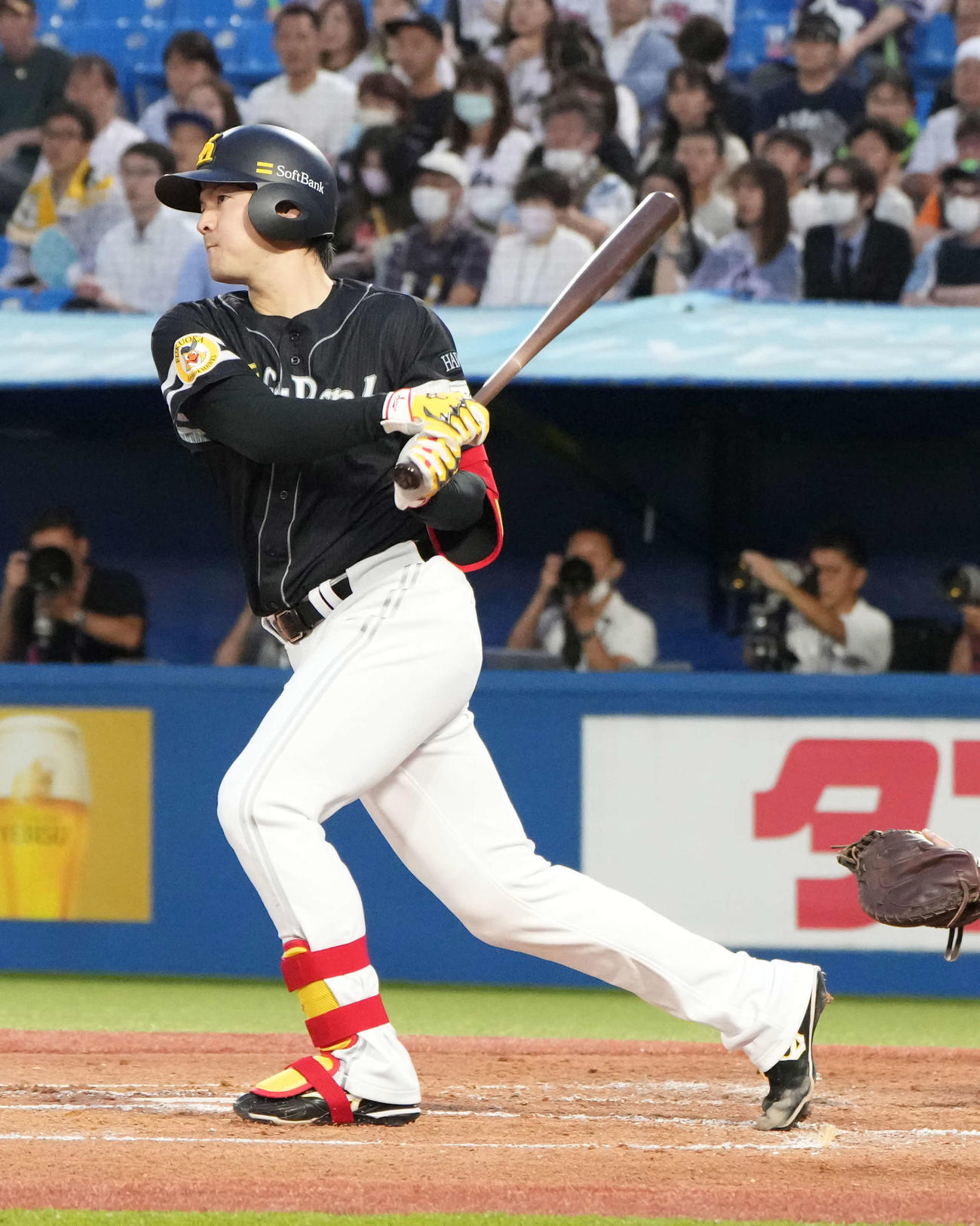 ヤクルト対ソフトバンク　2回表ソフトバンク2死一塁、有原はプロ2本目の安打となる左前打を放つ（撮影・小沢裕）