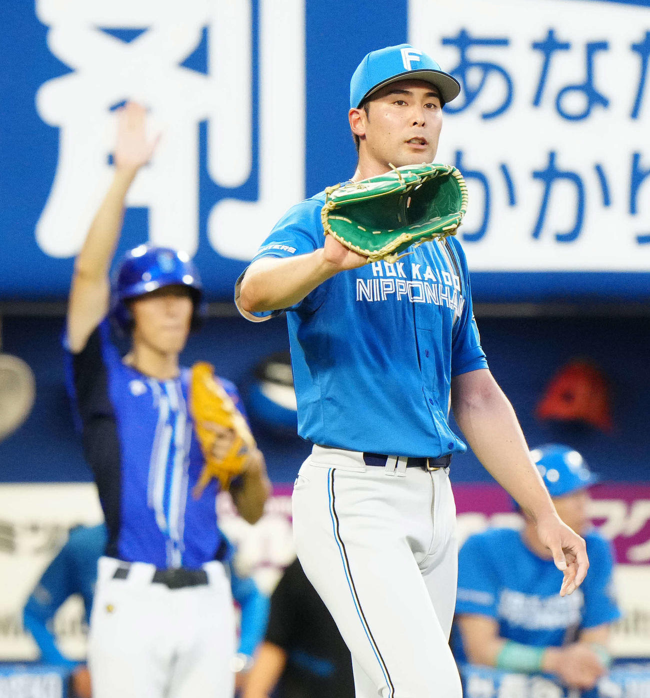 DeNA対日本ハム　2回裏DeNA2死満塁、桑原に適時打を浴びた上原（撮影・江口和貴）