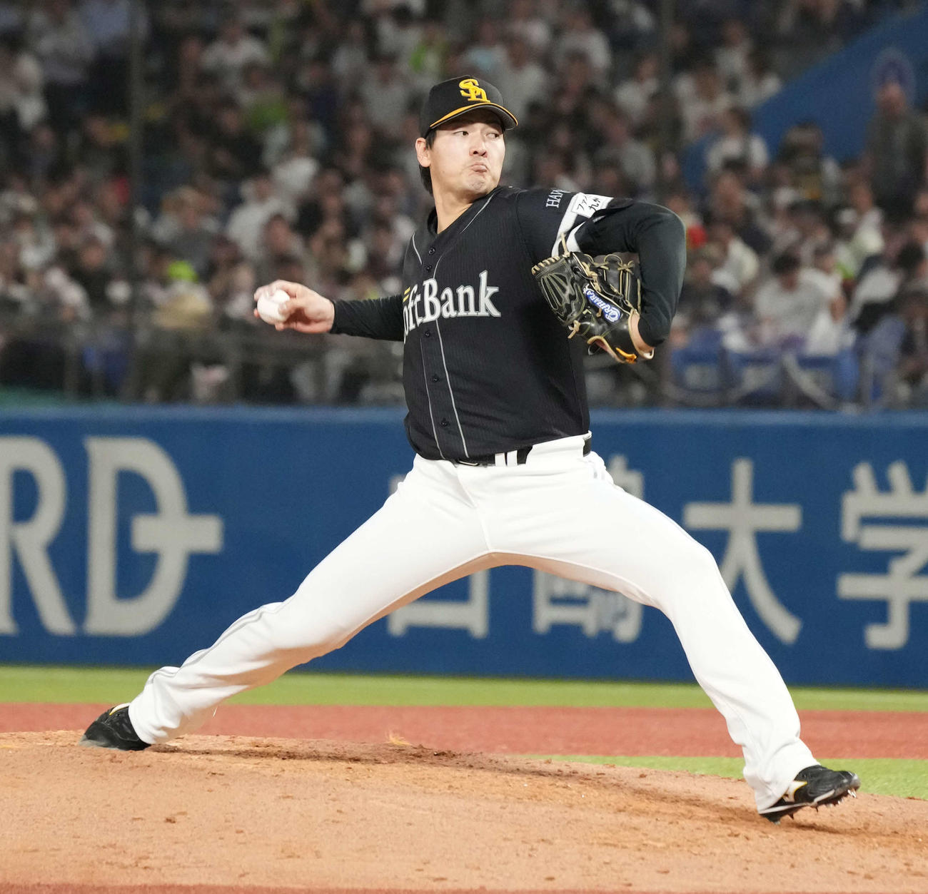 ヤクルト対ソフトバンク　6回1失点で移籍後初勝利のソフトバンク有原（撮影・小沢裕）