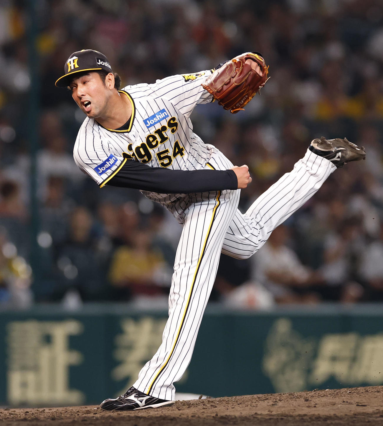 阪神対オリックス　7回表2番手で登板した阪神加治屋（撮影・藤尾明華）