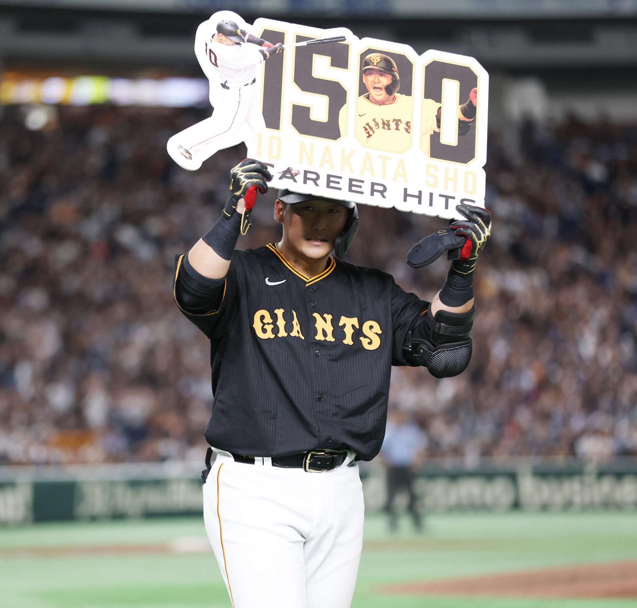 巨人対西武　通算1500安打を放った巨人中田翔（撮影・宮地輝）