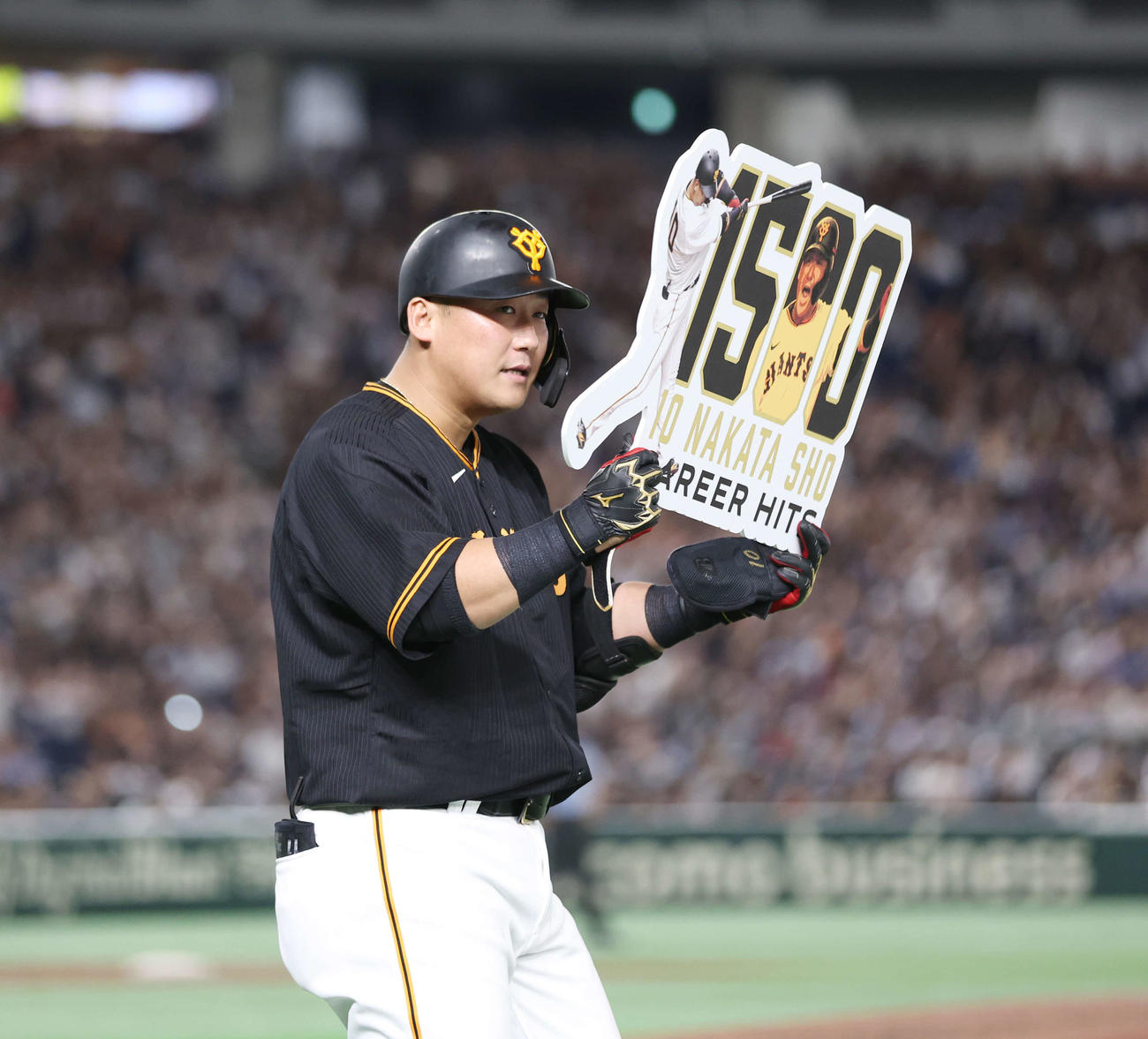 巨人対西武　通算1500安打を放った巨人中田翔（撮影・宮地輝）