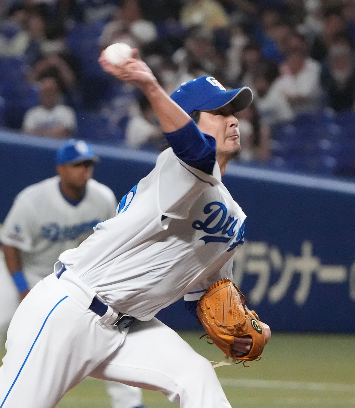 中日対ロッテ　1回表、登板する中日先発の涌井（撮影・森本幸一）
