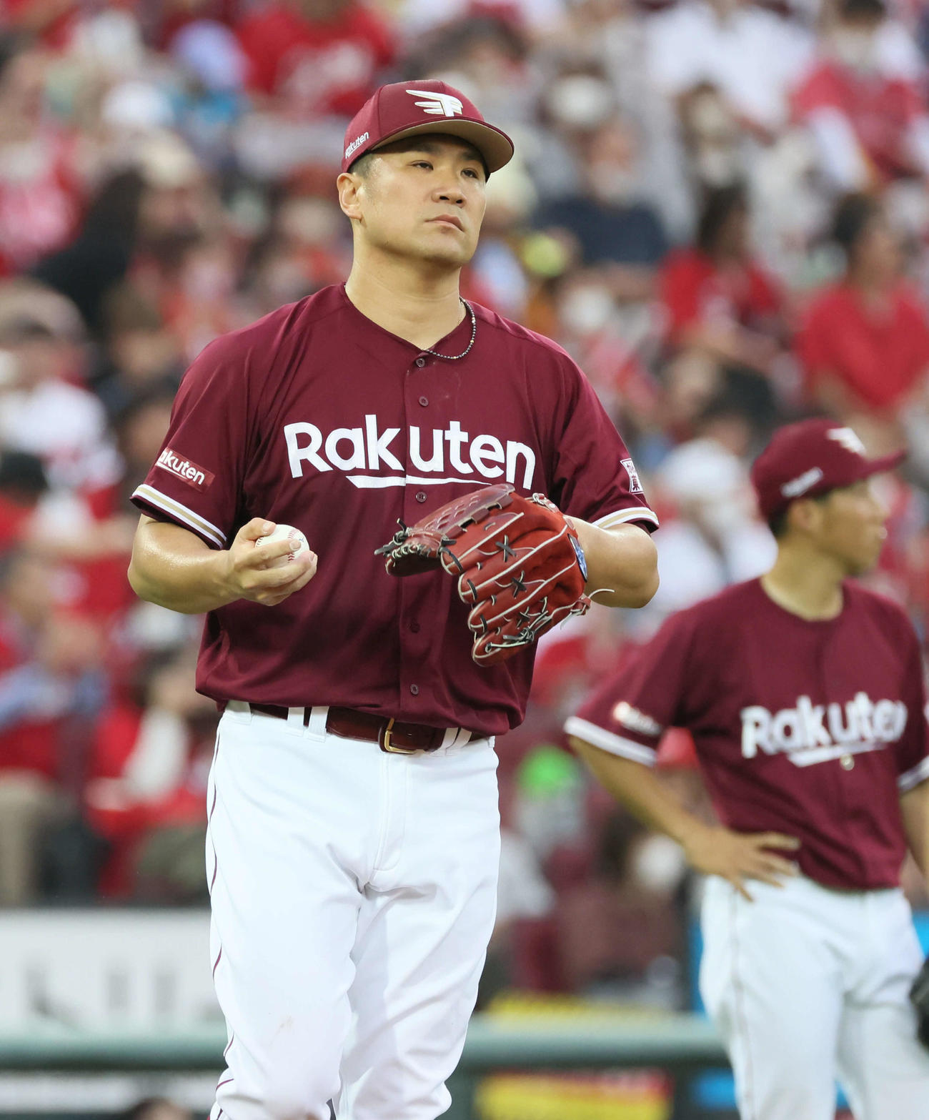 交流戦広島対楽天　2回裏広島2死二、三塁、菊池に逆転の左2点適時二塁打を浴びた田中（撮影・加藤孝規）