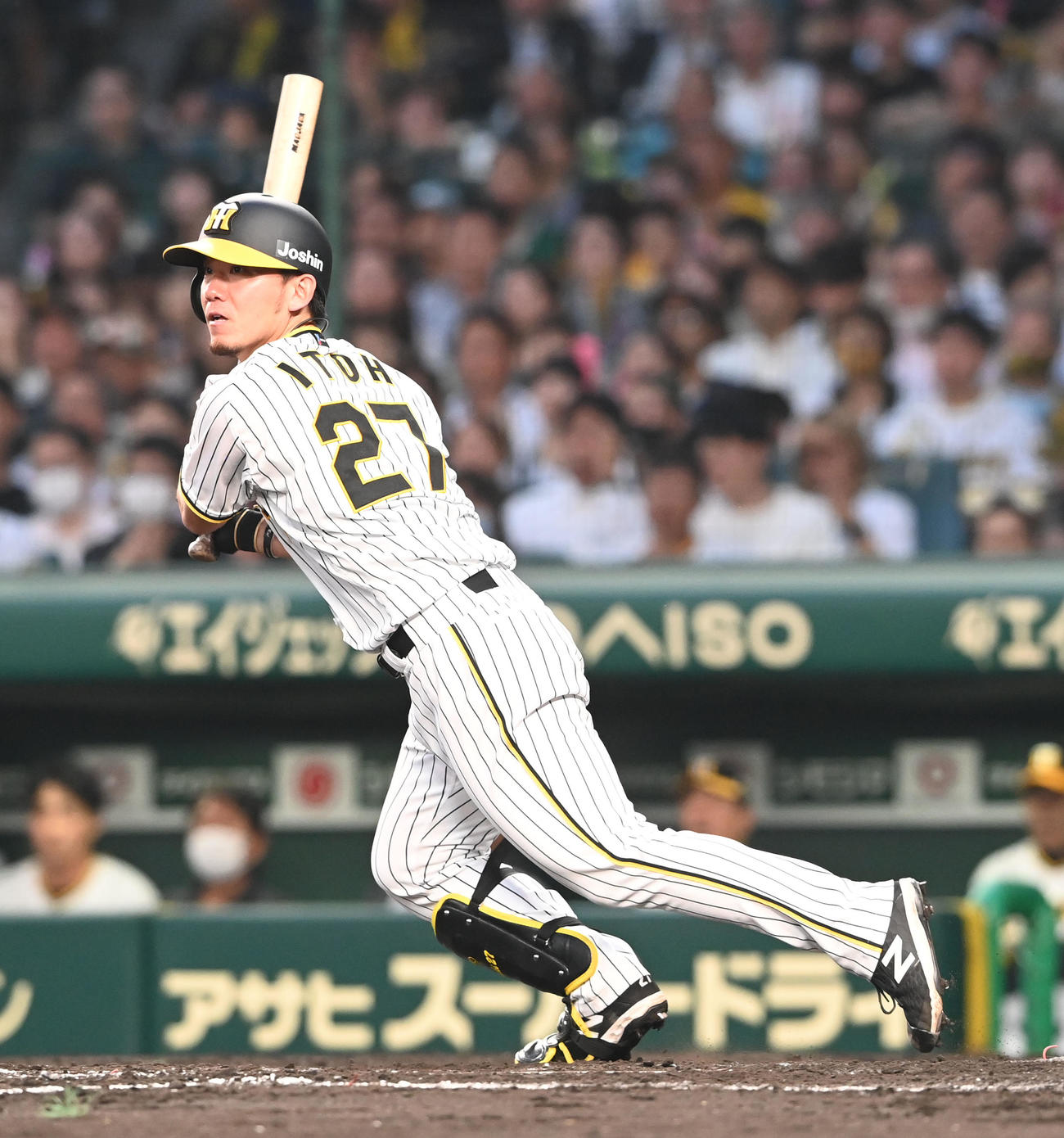 阪神対オリックス　4回裏阪神2死二、三塁、左前適時打を放つ伊藤将（撮影・和賀正仁）