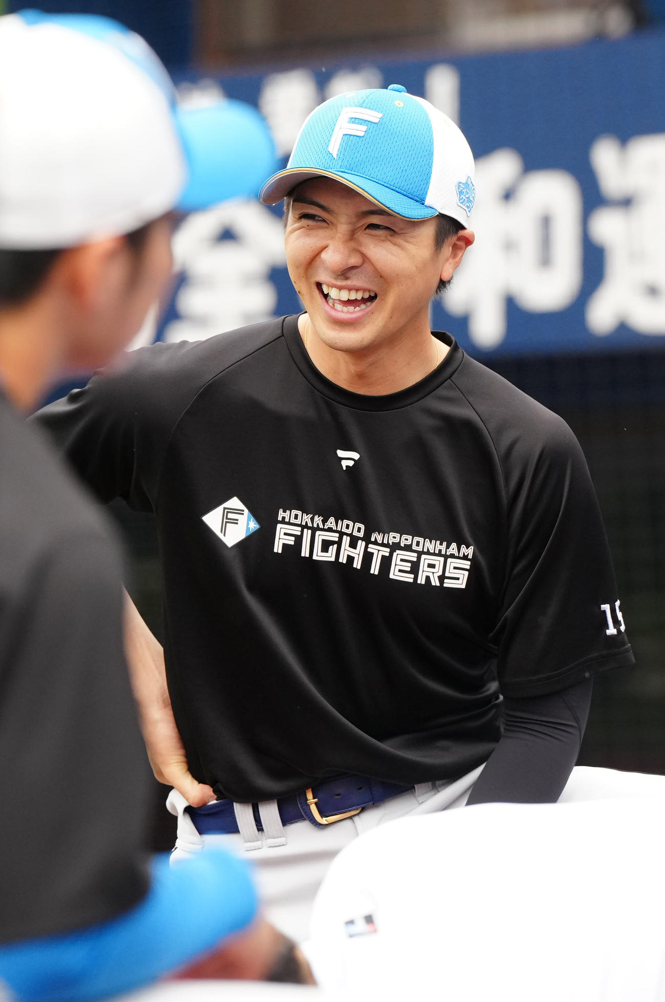 DeNA対日本ハム　練習開始前に笑顔を見せる日本ハム上沢（撮影・江口和貴）