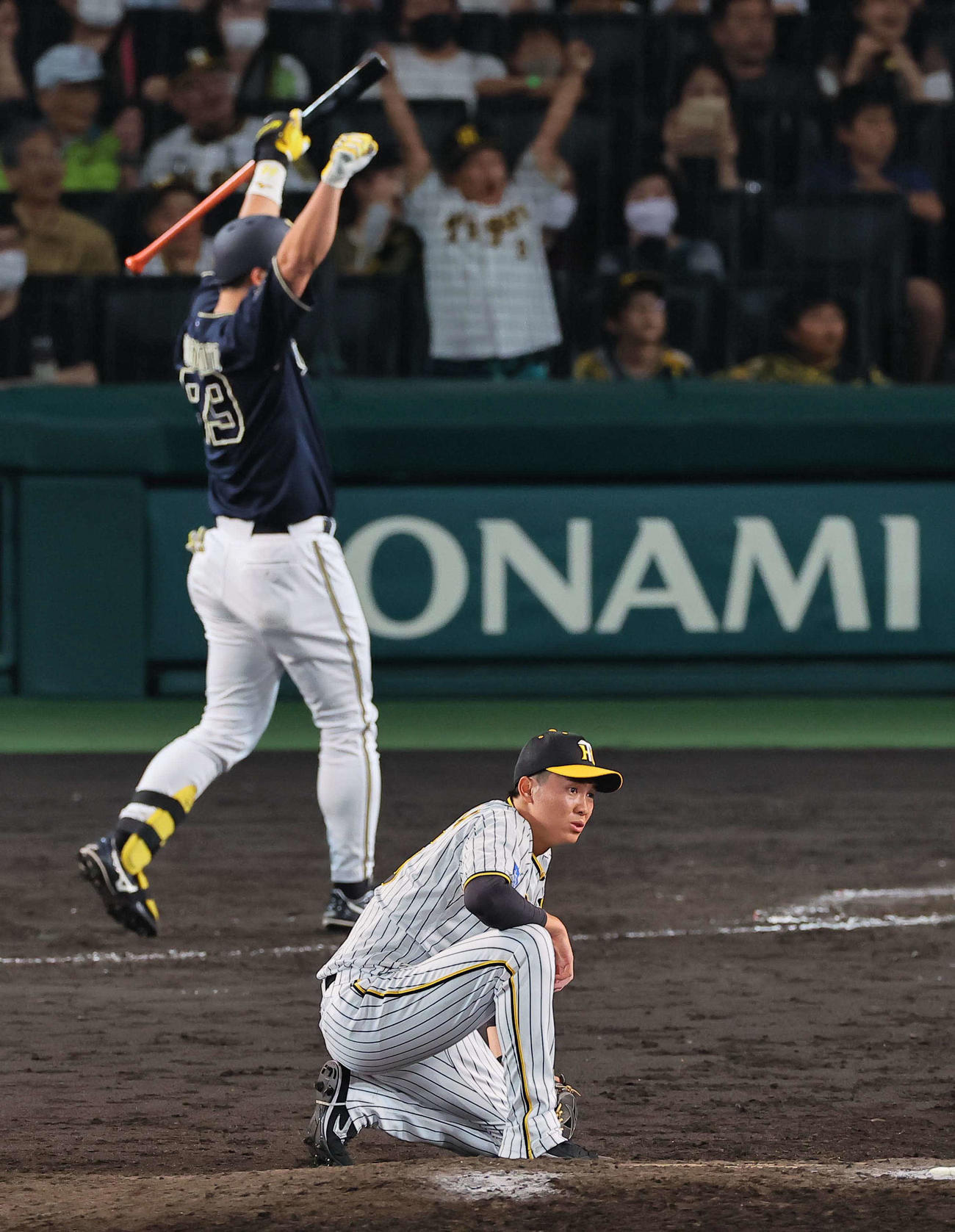 阪神対オリックス　9回表オリックス2死、湯浅は杉本に左越え勝ち越しソロ本塁打を浴びる（撮影・上田博志）