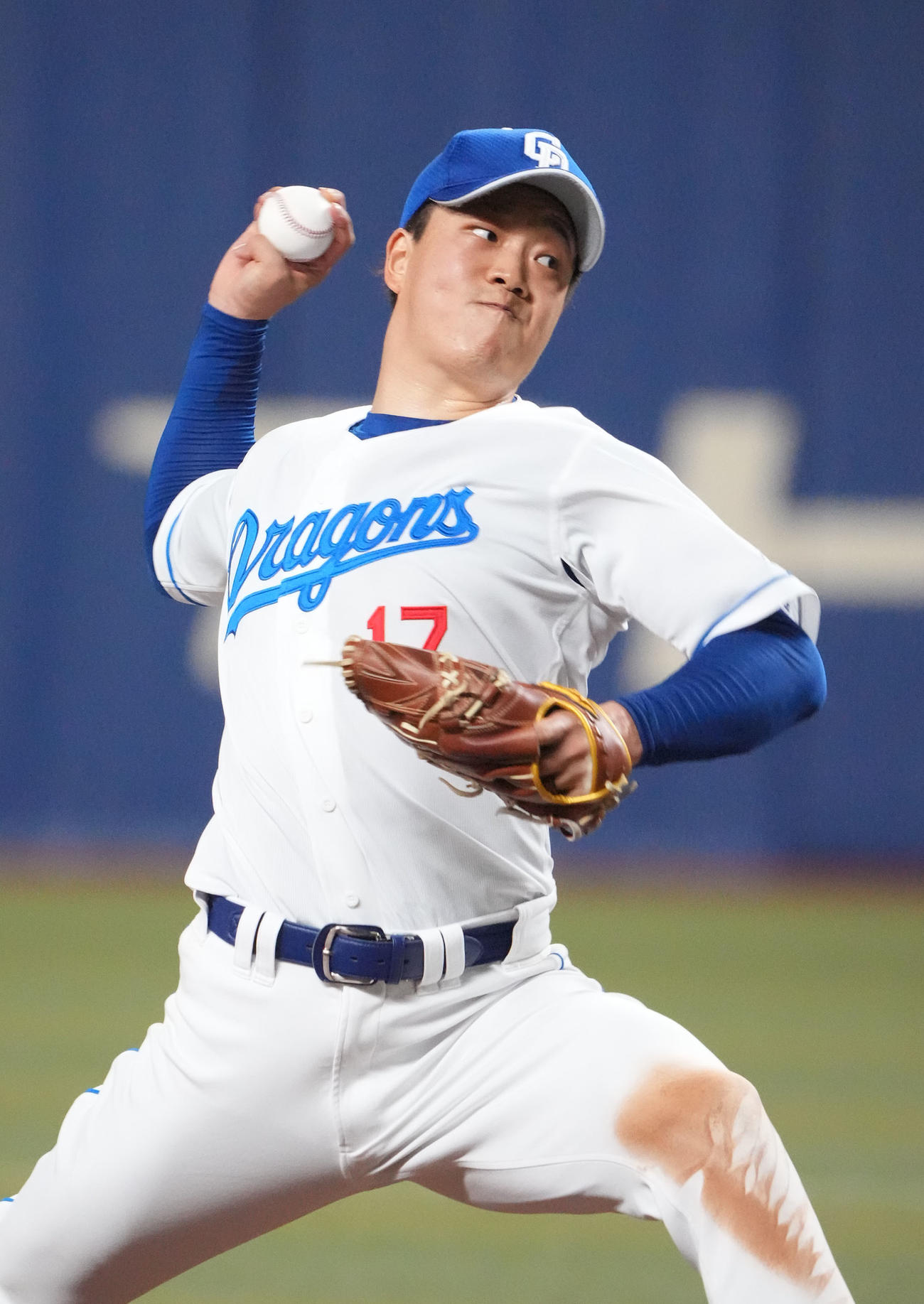 中日対ロッテ　6回表、力投する中日先発の柳（撮影・森本幸一）