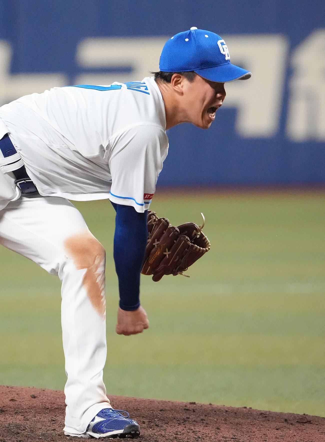 中日対ロッテ　6回表、力投する中日先発の柳（撮影・森本幸一）