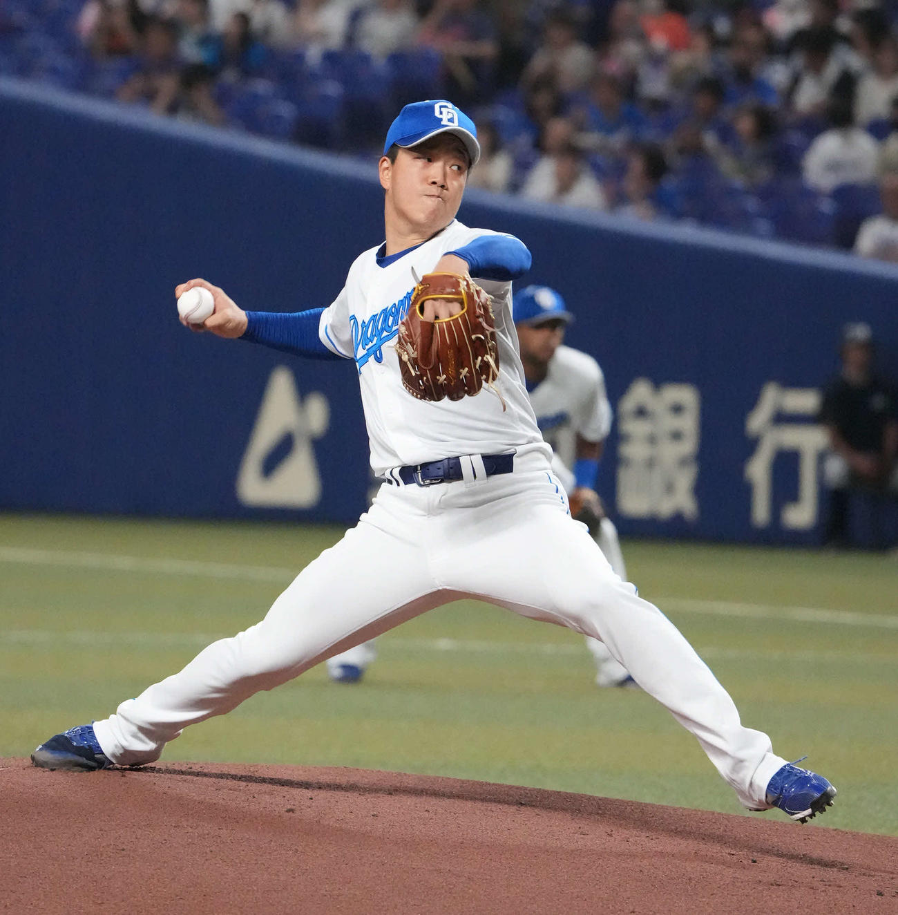 中日対ロッテ　中日先発の柳（撮影・森本幸一）