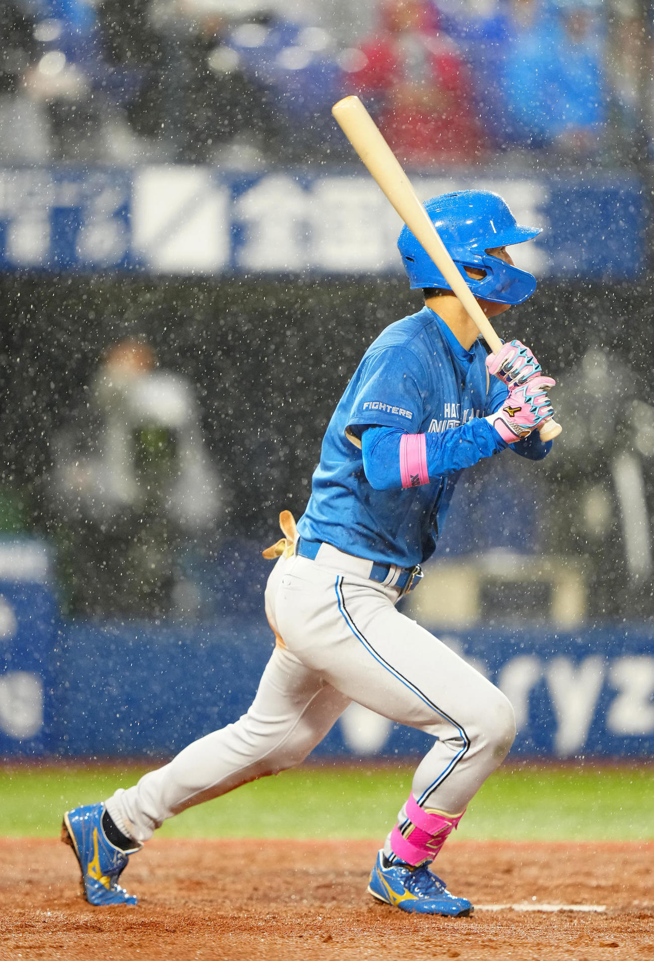 DeNA対日本ハム　2回表日本ハム2死一、三塁、2点適時二塁打を放つ加藤豪（撮影・江口和貴）