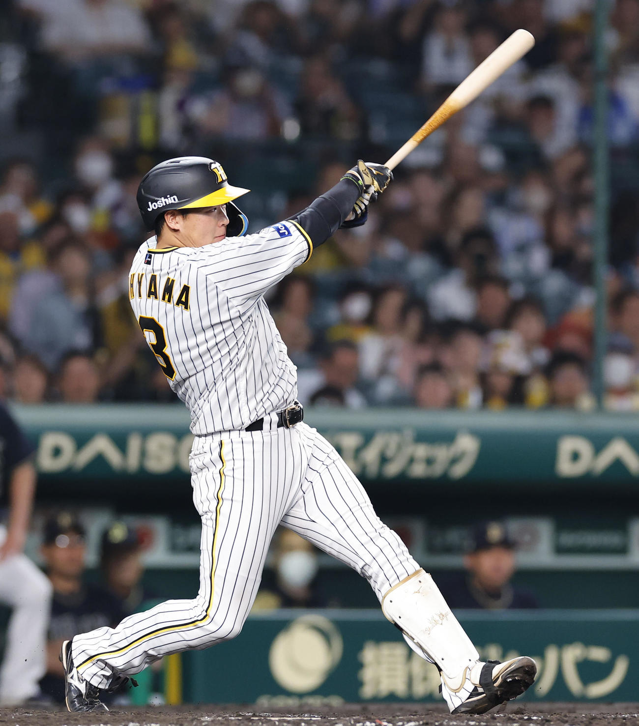 阪神対オリックス　5回裏阪神1死一塁、大山が左前打を放つ（撮影・藤尾明華）