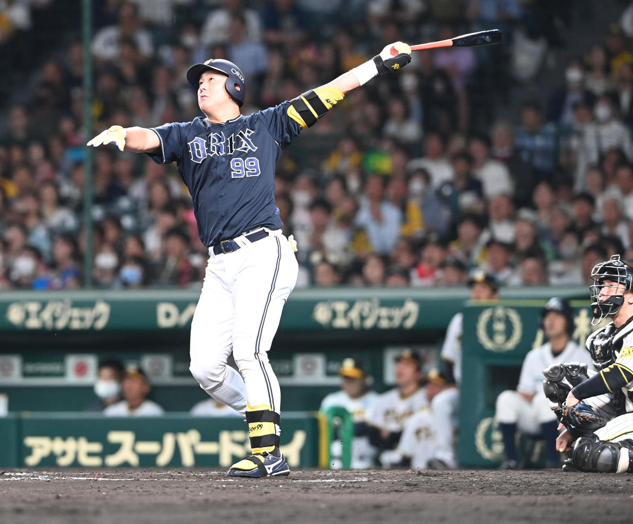 阪神対オリックス　9回表オリックス2死、杉本は左越え勝ち越しとなるソロ本塁打を放つ（撮影・和賀正仁）