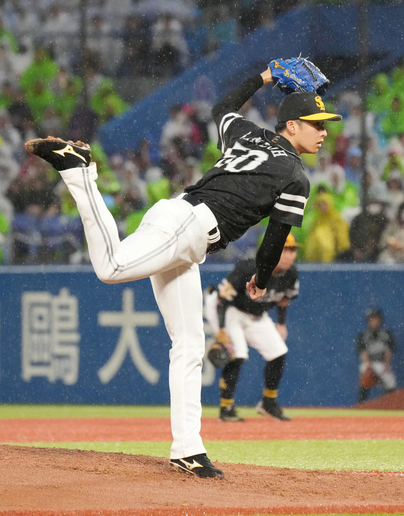 ヤクルト対ソフトバンク　ソフトバンク先発の板東（撮影・小沢裕）