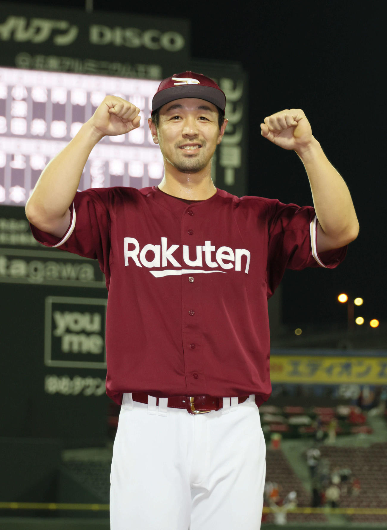 交流戦広島対楽天　逆転打の阿部（撮影・加藤孝規）